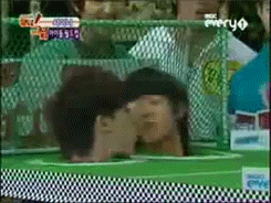 
	
	Cùng sở thích thể thao nên Nichkhun (2PM) và Minho dễ dàng trở nên thân thiết, thậm chí cả hai còn có “nụ hôn màn ảnh” khá đình đám.